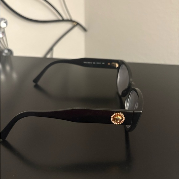 Classic Black Cat-Eye Glasses - Picture 3 of 5